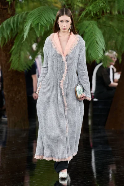Look 50